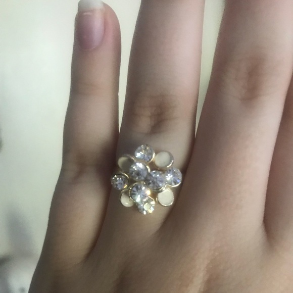 Beautiful diamond ring 💍 - Picture 1 of 8